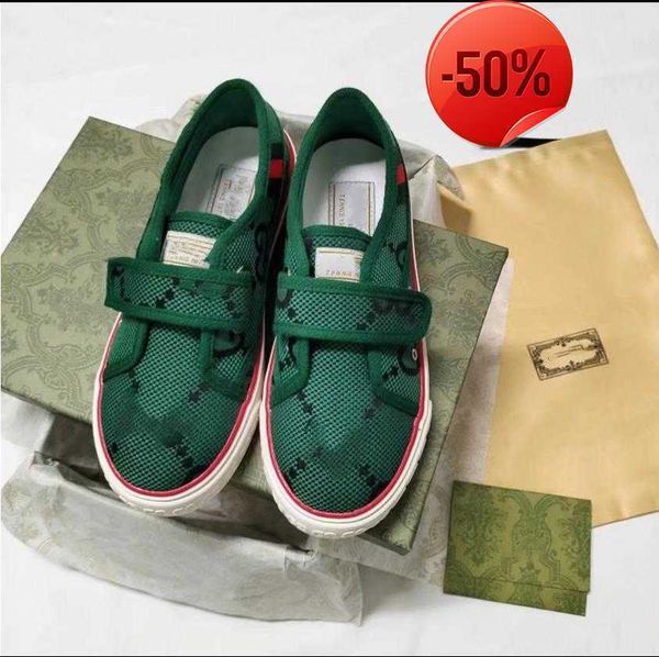 spring large size multi-color lace up round head canvas shoes low thick sole single shoes, Black 
spring large size multi-color lace up round head canvas shoes low thick sole single shoes, Black