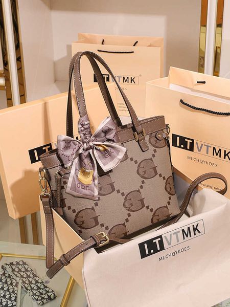 light luxury small bag women's new sling single-shoulder crossbody bag advanced sensible vegetable basket bag leather handbag
light luxury small bag women's new sling single-shoulder crossbody bag advanced sensible vegetable basket bag leather handbag