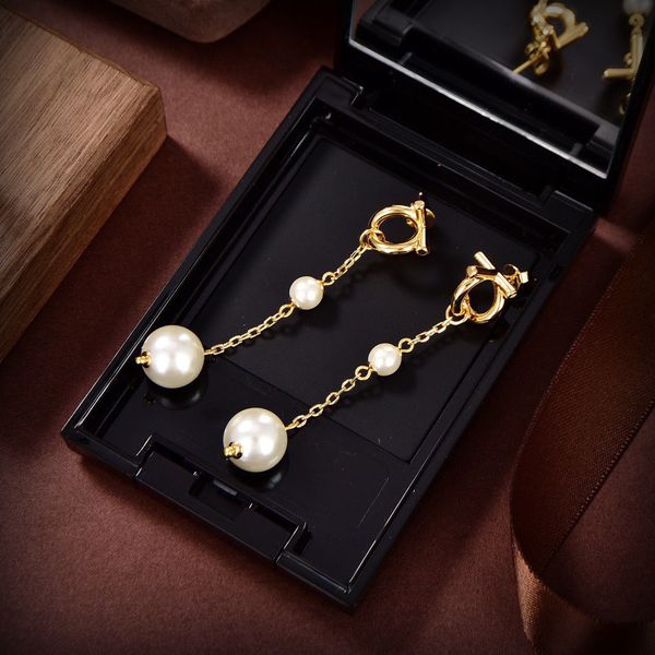 2023 fashion new earrings designer luxury pearl earrings distinctive charm no box, Silver
2023 fashion new earrings designer luxury pearl earrings distinctive charm no box, Silver