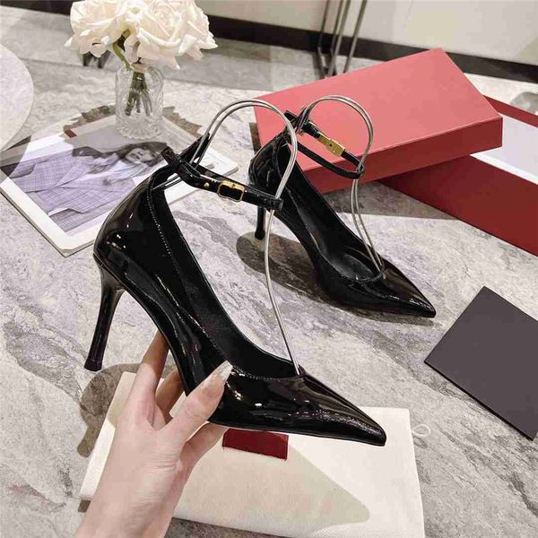 dress shoes 2023 fashion valentinoity women leather high heel letter logo party wedding tourism holiday casual flat shoes 05-010, Black
dress shoes 2023 fashion valentinoity women leather high heel letter logo party wedding tourism holiday casual flat shoes 05-010, Black