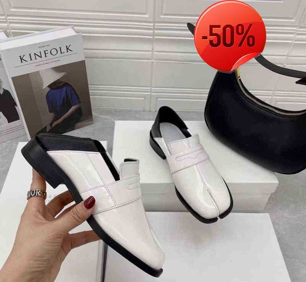 shoes loafers tabi women 's shoes muller shoes mm6 split toe soft patent leather heel british pig feet3, Black
shoes loafers tabi women 's shoes muller shoes mm6 split toe soft patent leather heel british pig feet3, Black