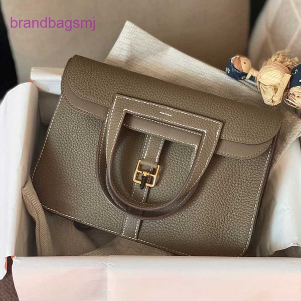 original designer handbags hermm pure hand sewn wax thread hazan 25halzan leather women's cow horseshoe single shoulder diagonal cross
original designer handbags hermm pure hand sewn wax thread hazan 25halzan leather women's cow horseshoe single shoulder diagonal cross