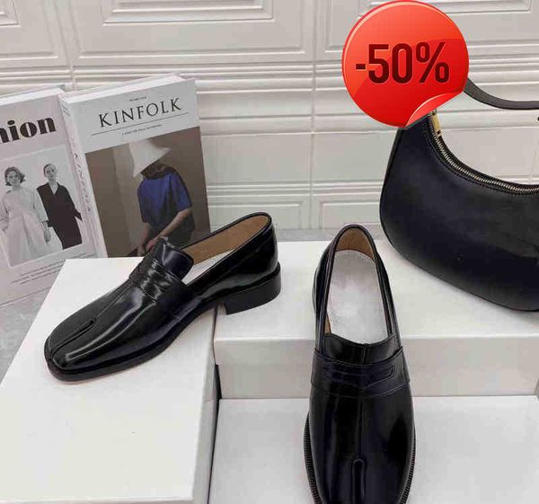 mm6 split toe shoes soft patent leather heel loafers tabi british pig feet women's shoes muller shoes6, Black
mm6 split toe shoes soft patent leather heel loafers tabi british pig feet women's shoes muller shoes6, Black