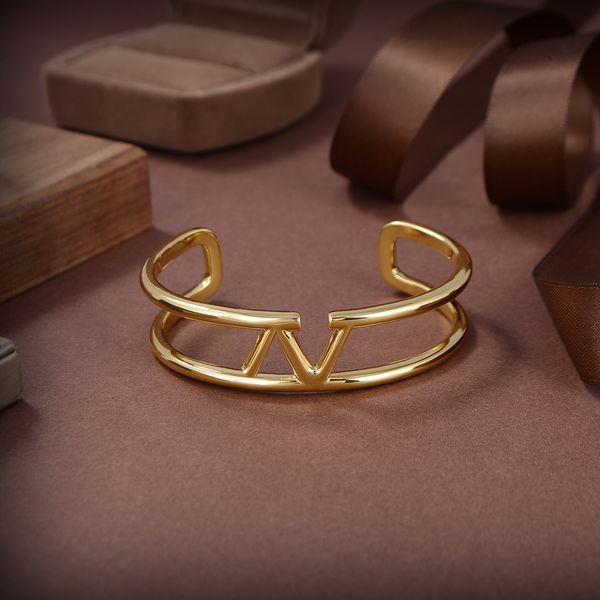 designer letter v logo bangle bracelets jewelry luxury women fashion jewelry metal valentinoity day woman man charm bracelet gift ty344522, Black
designer letter v logo bangle bracelets jewelry luxury women fashion jewelry metal valentinoity day woman man charm bracelet gift ty344522, Black