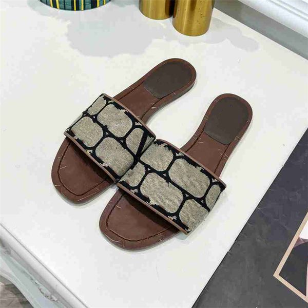 fashion slippers 2023 valentinoity luxury design summer men flat bottom women slope heel letter leather casual sandals 07-01, Black 
fashion slippers 2023 valentinoity luxury design summer men flat bottom women slope heel letter leather casual sandals 07-01, Black