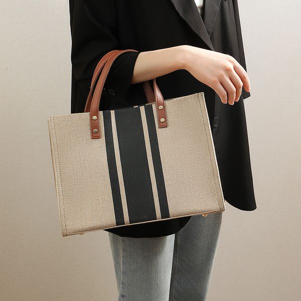 classic fashion luxury designers bags messenger handbags 2023 purse lady women wallets hobo purses famous designer cross body totes female
classic fashion luxury designers bags messenger handbags 2023 purse lady women wallets hobo purses famous designer cross body totes female