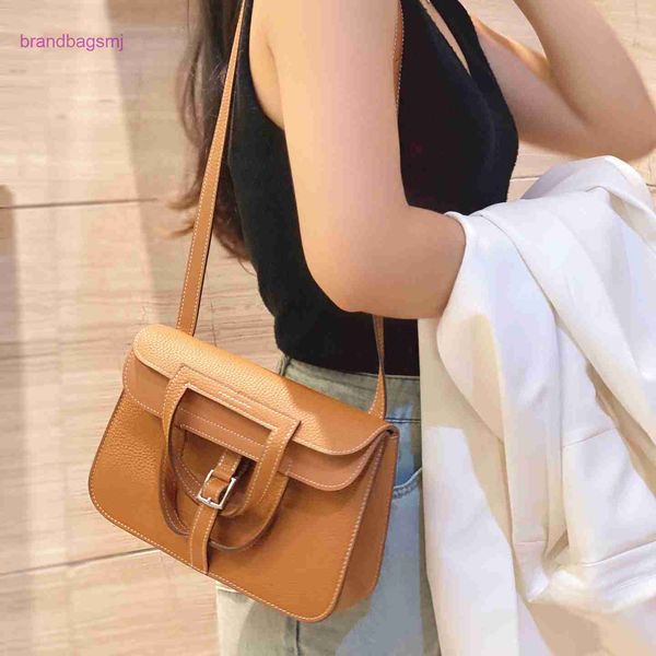 original designer handbags hermm 2023 new layer cowhide briefcase horseshoe bag fashion one shoulder cross handle envelope women's tide
original designer handbags hermm 2023 new layer cowhide briefcase horseshoe bag fashion one shoulder cross handle envelope women's tide