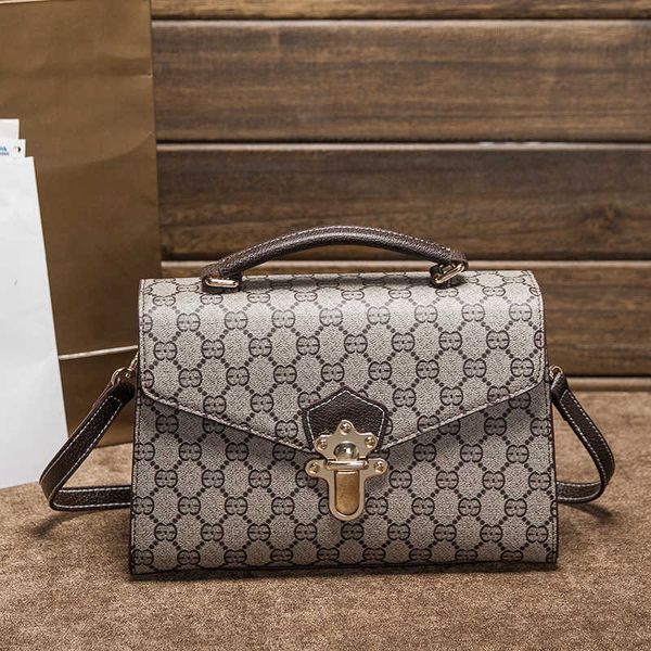 women's bag winter new printing small square bag temperament women's handbag contrast color sling single shoulder messenger bag
women's bag winter new printing small square bag temperament women's handbag contrast color sling single shoulder messenger bag
