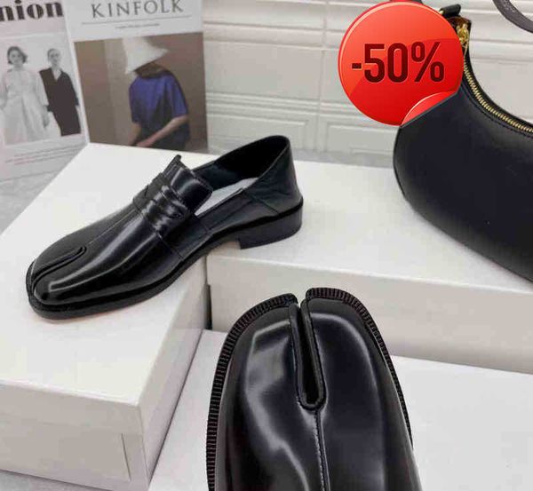 mm6 split toe shoes soft patent leather heel loafers tabi british pig feet women's shoes muller shoes12, Black
mm6 split toe shoes soft patent leather heel loafers tabi british pig feet women's shoes muller shoes12, Black