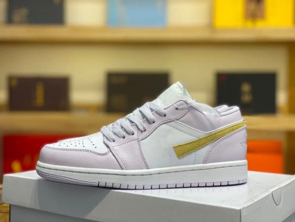 the feb 23rd 2023 basketball shoes yellow swooshes brighten up this jumpman 1 1s low barely grape white lemon wash shops latest designer sne
the feb 23rd 2023 basketball shoes yellow swooshes brighten up this jumpman 1 1s low barely grape white lemon wash shops latest designer sne