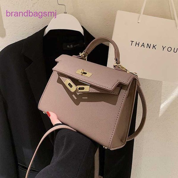 original designer handbags hermm 2060 sense commuter handheld bag women's autumn and winter new trend 2023 work one shoulder crossbody
original designer handbags hermm 2060 sense commuter handheld bag women's autumn and winter new trend 2023 work one shoulder crossbody