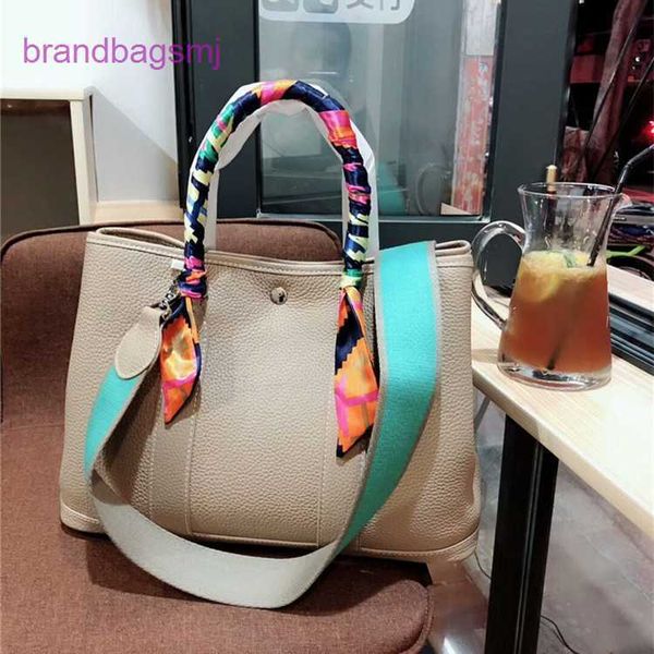 original designer handbags hermm leisure women's garden lychee pattern layer cow leather portable single-shoulder messenger with canvas
original designer handbags hermm leisure women's garden lychee pattern layer cow leather portable single-shoulder messenger with canvas