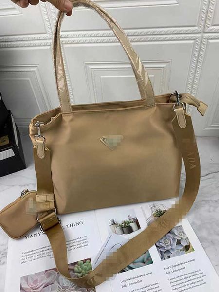 horse cart overseas oxford cloth waterproof shoulder women's bag classic women's bag
horse cart overseas oxford cloth waterproof shoulder women's bag classic women's bag