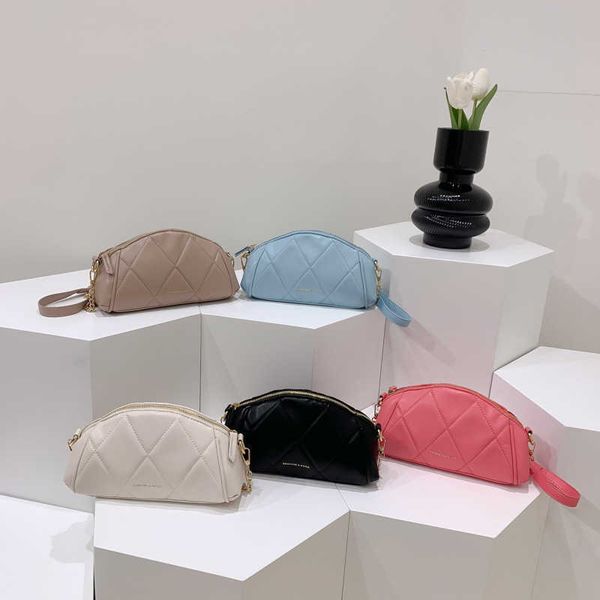 french small embroidery shell bag women's new versatile western-style chain sling single-shoulder crossbody bag
french small embroidery shell bag women's new versatile western-style chain sling single-shoulder crossbody bag