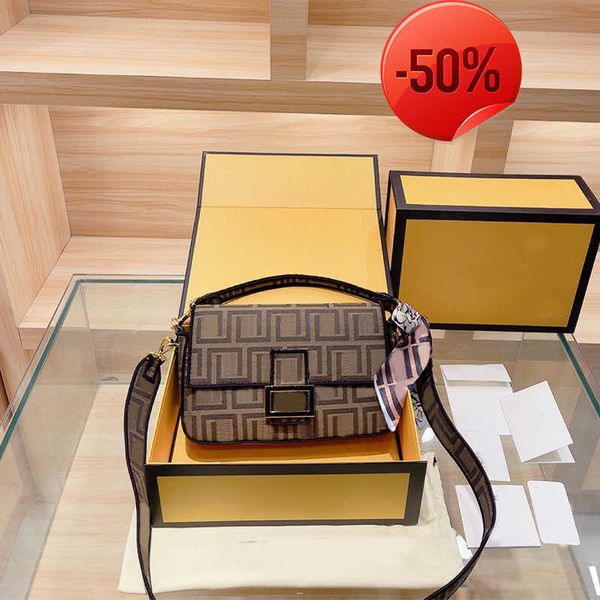 baguette bag chain crossbody bags messenger handbags purse single shoulder back package classic diagonal span handbag flap wallet
baguette bag chain crossbody bags messenger handbags purse single shoulder back package classic diagonal span handbag flap wallet