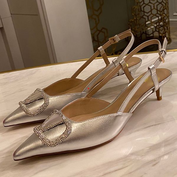 2023 crystal high-heeled shoes high heels wedding shoes sandals high-end cinderella bride rhinestone pearl women's fashion large size s, Black
2023 crystal high-heeled shoes high heels wedding shoes sandals high-end cinderella bride rhinestone pearl women's fashion large size s, Black
