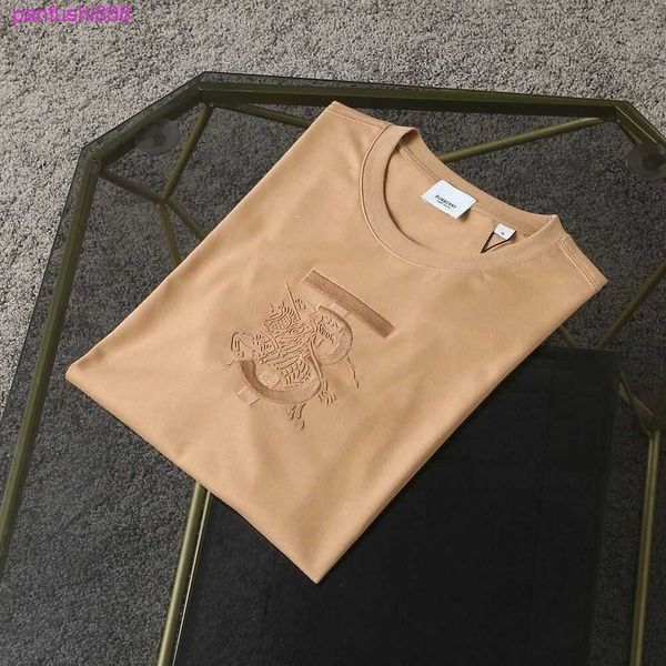 mens t-shirts burbrerys tee 23ss summer luxury fashion brand knight horse letter embroidered round neck loose relaxed short sleeve t-shirt f, White;black
mens t-shirts burbrerys tee 23ss summer luxury fashion brand knight horse letter embroidered round neck loose relaxed short sleeve t-shirt f, White;black