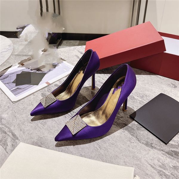 dress shoes 2023 fashion valentinoity women leather high heel letter logo party wedding tourism holiday casual flat shoes 05-04, Black
dress shoes 2023 fashion valentinoity women leather high heel letter logo party wedding tourism holiday casual flat shoes 05-04, Black
