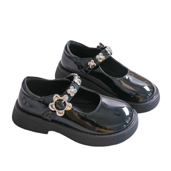 sneakers baby shoes children casual autumn girl rivet flower princess fashion mirror leather e6166, Black;red
sneakers baby shoes children casual autumn girl rivet flower princess fashion mirror leather e6166, Black;red