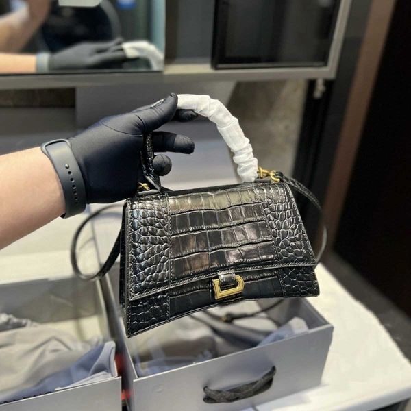 7a hourglass bag designer handbags tote leather hand one shoulder crossbody bags crocodile pattern new light luxury fashion high-end handbag
7a hourglass bag designer handbags tote leather hand one shoulder crossbody bags crocodile pattern new light luxury fashion high-end handbag