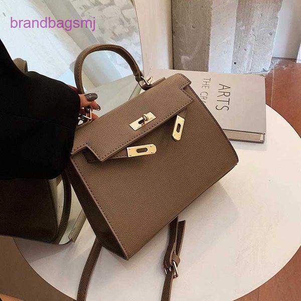 original designer handbags hermm high class small bag women 2023 fashion versatile handheld kelys bag net red one shoulder crossbody
original designer handbags hermm high class small bag women 2023 fashion versatile handheld kelys bag net red one shoulder crossbody