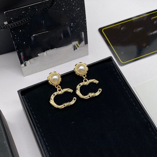 c letter earring luxury designer stud earing ccity fashion women jewelry metal crystal pearl gold earrings cjeweler woman gift orecchini 543, Golden;silver
c letter earring luxury designer stud earing ccity fashion women jewelry metal crystal pearl gold earrings cjeweler woman gift orecchini 543, Golden;silver