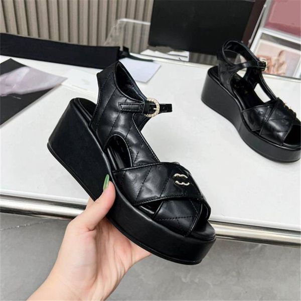 fashion women's sandals 2023 channel luxury brand letter logo summer women's high heels men's casual student flats 012-09, Black
fashion women's sandals 2023 channel luxury brand letter logo summer women's high heels men's casual student flats 012-09, Black