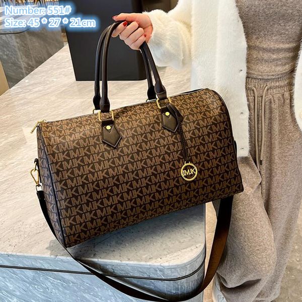 factory wholesale ladies shoulder bags 2 colors classic letter printed handbag outdoor sports fitness fashion travel bag wear-resistant leat
factory wholesale ladies shoulder bags 2 colors classic letter printed handbag outdoor sports fitness fashion travel bag wear-resistant leat