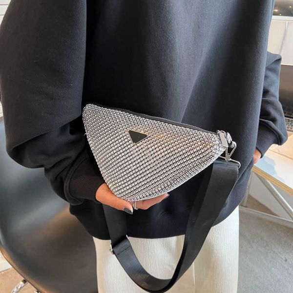 small design flash diamond sweet cool girl bag triangle bag texture wide shoulder strap messenger bag new version
small design flash diamond sweet cool girl bag triangle bag texture wide shoulder strap messenger bag new version
