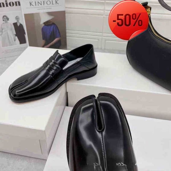 shoes loafers tabi women 's shoes muller shoes mm6 split toe soft patent leather heel british pig feet, Black
shoes loafers tabi women 's shoes muller shoes mm6 split toe soft patent leather heel british pig feet, Black