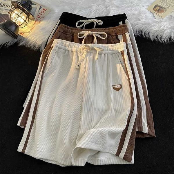 men's shorts 2023 summer casual y2k shorts for men american retro loose straight short pants fashion strip contrasting color gym shorts, White;black
men's shorts 2023 summer casual y2k shorts for men american retro loose straight short pants fashion strip contrasting color gym shorts, White;black