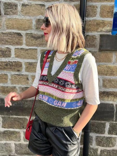 vests women vest 2022 autumn and winter new vneck sleeveless color matching knitted wool blended pullover, Black;white
vests women vest 2022 autumn and winter new vneck sleeveless color matching knitted wool blended pullover, Black;white