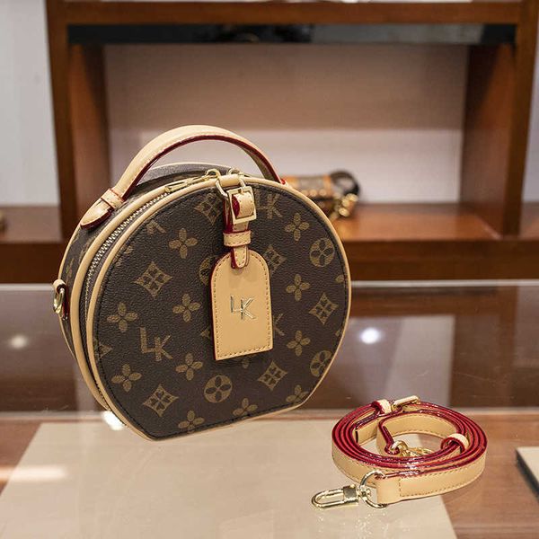 new light luxury high-end round women's bag flower printed bag sling single shoulder diagonal straddle women's bag
new light luxury high-end round women's bag flower printed bag sling single shoulder diagonal straddle women's bag