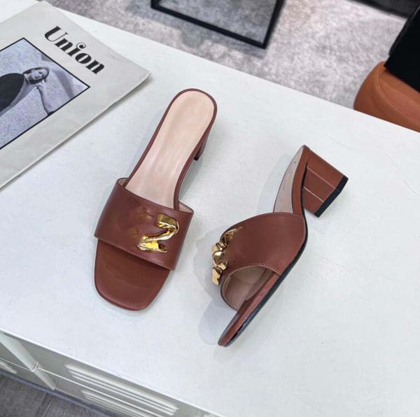 2024 luxuries designer men's women's slippers sandals shoes slide summer fashion wide flat flip flops with box size 35-43, Black
2024 luxuries designer men's women's slippers sandals shoes slide summer fashion wide flat flip flops with box size 35-43, Black