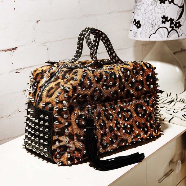 shoulder bags casual leopard rivet luxury design rhinestone tote for women messenger ladies large capacity purses and handbag 230426
shoulder bags casual leopard rivet luxury design rhinestone tote for women messenger ladies large capacity purses and handbag 230426
