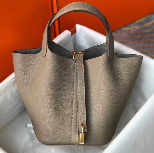 totes locks lychee bags totes picotin basket bag h ermes designer pattern layer versatile bucket leather large-capacity handbag portable fem
totes locks lychee bags totes picotin basket bag h ermes designer pattern layer versatile bucket leather large-capacity handbag portable fem