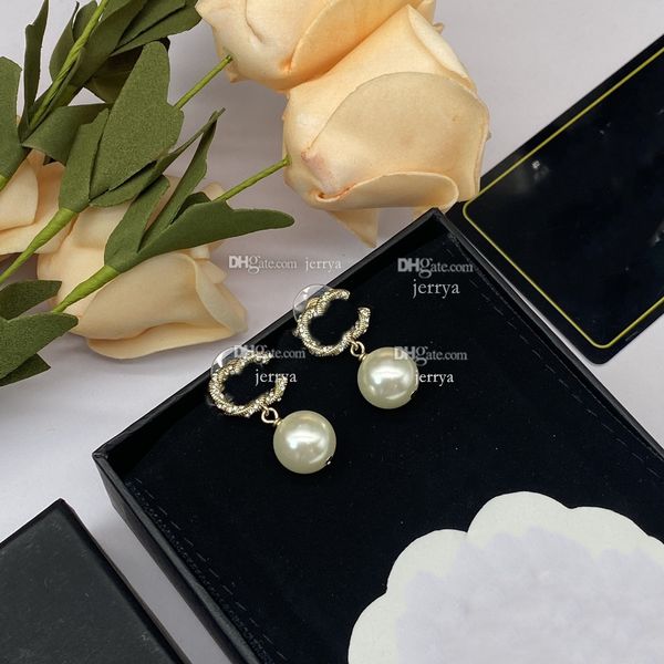 classic c earing designer for lady women fashion ccity stud holiday party earring jewelry woman wedding engagement gold earrings high-qualit, Golden;silver
classic c earing designer for lady women fashion ccity stud holiday party earring jewelry woman wedding engagement gold earrings high-qualit, Golden;silver