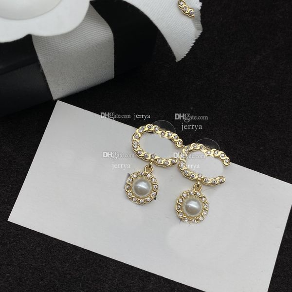 classic c earing designer for lady women fashion ccity stud earring party jewelry woman wedding engagement gold earrings high-quality gift 6, Golden;silver
classic c earing designer for lady women fashion ccity stud earring party jewelry woman wedding engagement gold earrings high-quality gift 6, Golden;silver