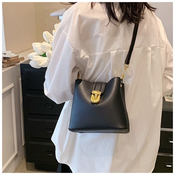 pu leather bags fashion square messenger handbag simple texture bag women bucket handbags luxury designer bag wide shoulder strap pack purse
pu leather bags fashion square messenger handbag simple texture bag women bucket handbags luxury designer bag wide shoulder strap pack purse