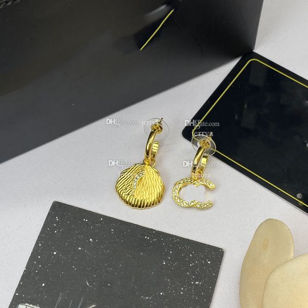 classic c earing designer for lady women fashion ccity stud earring party jewelry woman wedding engagement gold earrings high-quality gift 6, Golden;silver
classic c earing designer for lady women fashion ccity stud earring party jewelry woman wedding engagement gold earrings high-quality gift 6, Golden;silver