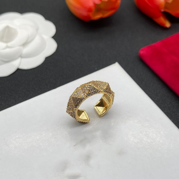 2023 fashion new designer luxury full diamond opening ring can be worn by men and women no box, Silver
2023 fashion new designer luxury full diamond opening ring can be worn by men and women no box, Silver