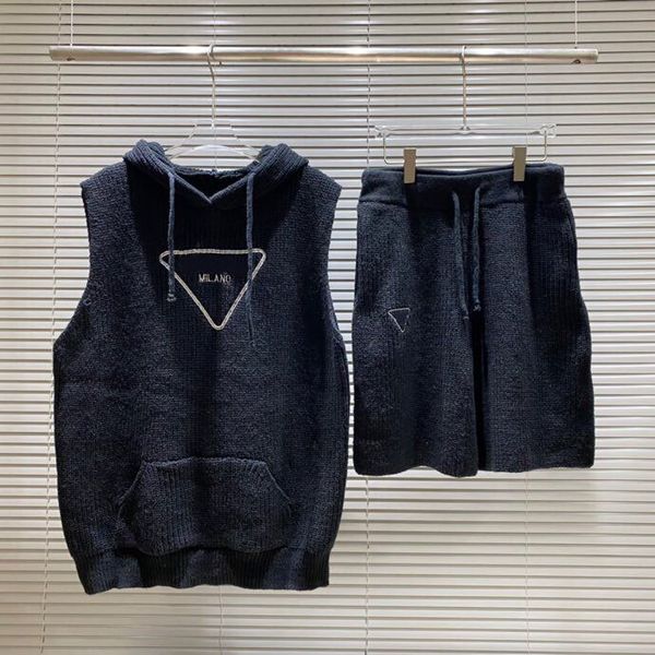 2023 new men's and women's vest sweater set letter jacquard shorts embroidered short sleeve t-shirt set u6s33, Black;brown
2023 new men's and women's vest sweater set letter jacquard shorts embroidered short sleeve t-shirt set u6s33, Black;brown