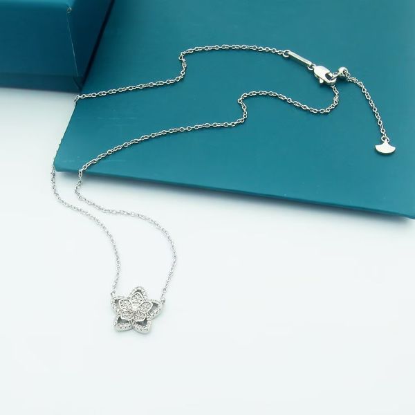 luxury white gold flower and diamond pendant necklace 18k big brand temperament collarbone chain necklace engagement party wear jewelry, Silver
luxury white gold flower and diamond pendant necklace 18k big brand temperament collarbone chain necklace engagement party wear jewelry, Silver