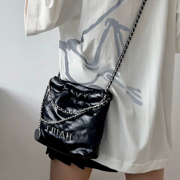 22 mini leather strap shopping bags gold/silver metal hardware matelasse chain crossbody shoulder handbags with coin charm calfskin outdoor
22 mini leather strap shopping bags gold/silver metal hardware matelasse chain crossbody shoulder handbags with coin charm calfskin outdoor