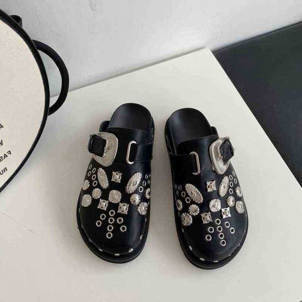 sandals 2022 summer women shoes punk metal rivet charms black pu mules slip on outdoor platform modern slippers casual for 220623
sandals 2022 summer women shoes punk metal rivet charms black pu mules slip on outdoor platform modern slippers casual for 220623