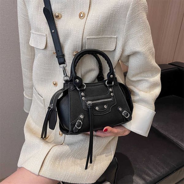 women's bag 2023 spring and summer new handbag street trend motorcycle bag easy to wear casual shoulder messenger bag
women's bag 2023 spring and summer new handbag street trend motorcycle bag easy to wear casual shoulder messenger bag