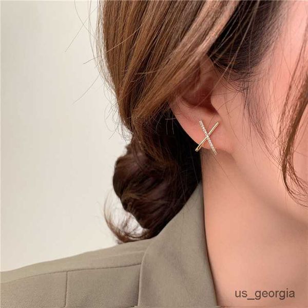 stud korea's selling fashion jewelry simple cross-cut copper inlaid zircon earrings temperament women's daily all-match earring, Golden;silver
stud korea's selling fashion jewelry simple cross-cut copper inlaid zircon earrings temperament women's daily all-match earring, Golden;silver