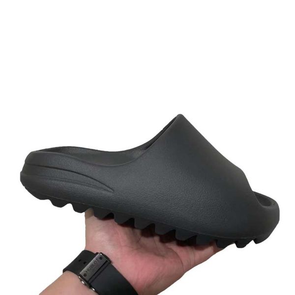 sandals womens designer new classic slippers luxury and comfortable rubber sandals summer flat shoes mens and womens beach lace box fashion, Black
sandals womens designer new classic slippers luxury and comfortable rubber sandals summer flat shoes mens and womens beach lace box fashion, Black
