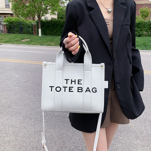fashion luxury women crossbody purse designer classic bags the tote bag multi colors pochette handbags pu leather purses shoulder casual squ
fashion luxury women crossbody purse designer classic bags the tote bag multi colors pochette handbags pu leather purses shoulder casual squ