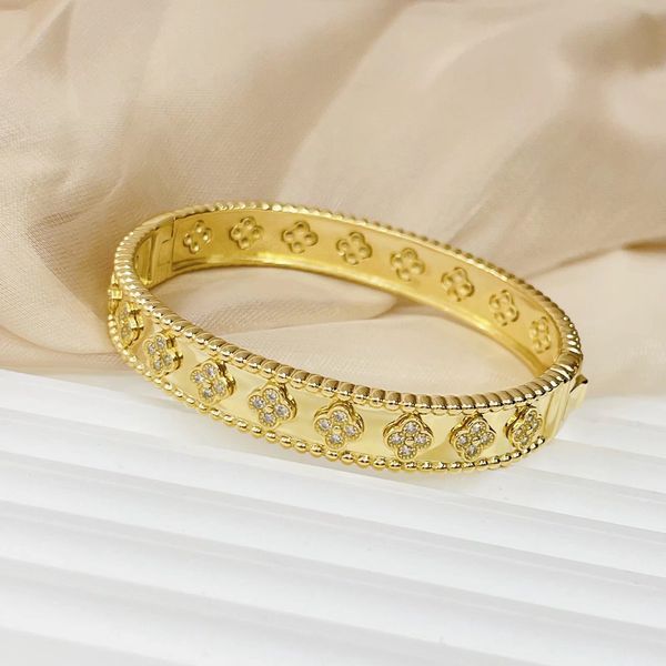 designer bracelet clover bracelet vanclee four-leaf clover star rose gold silver full diamond bangle for womens girls wedding valentine', Black
designer bracelet clover bracelet vanclee four-leaf clover star rose gold silver full diamond bangle for womens girls wedding valentine', Black